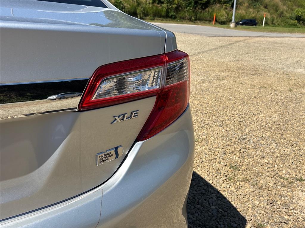 2013 Toyota Camry XLE Hybrid - Photo 32
