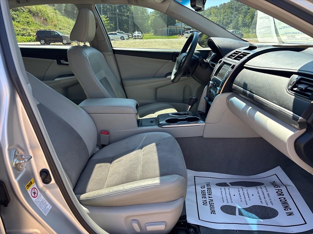 2013 Toyota Camry XLE Hybrid - Photo 34
