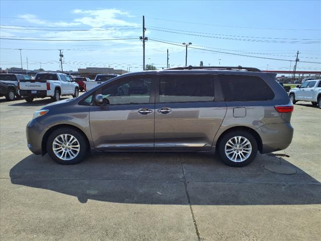 2017 Toyota Sienna MINIVAN