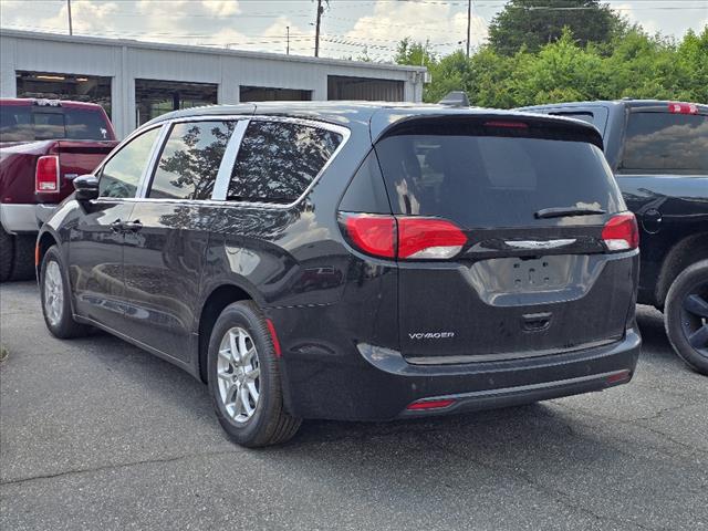 2025 Chrysler Voyager LX