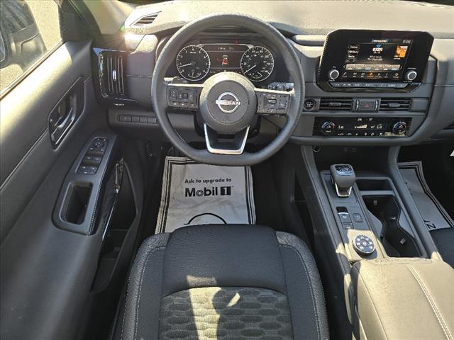 2025 Nissan Pathfinder S