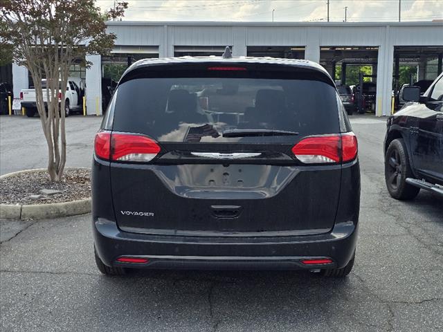 2025 Chrysler Voyager LX