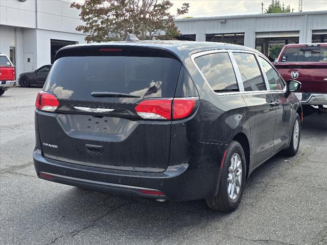 2025 Chrysler Voyager LX