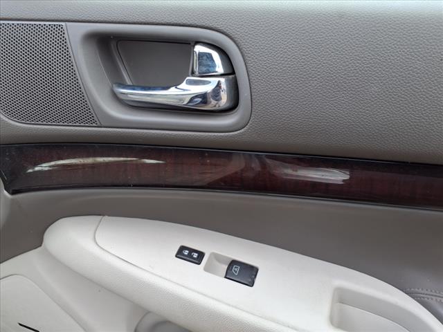 2011 INFINITI G37 Sedan x