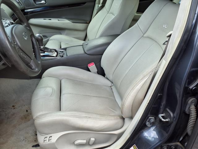 2011 INFINITI G37 Sedan x