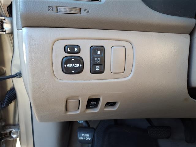 2004 Toyota Sienna LE 8 Passenger