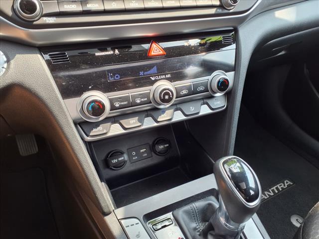 2019 Hyundai ELANTRA SE