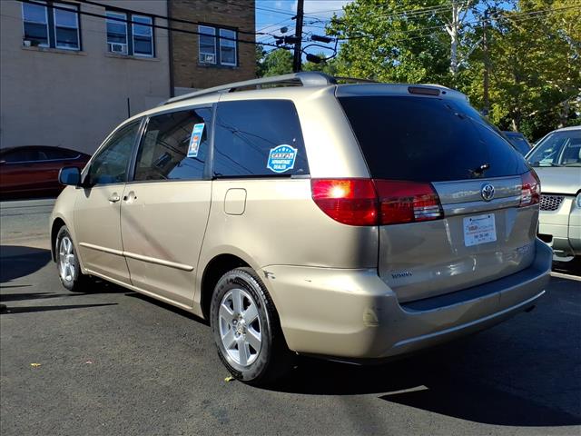 2004 Toyota Sienna LE 8 Passenger