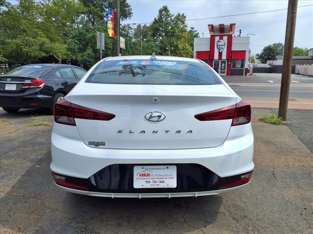 2019 Hyundai ELANTRA SE
