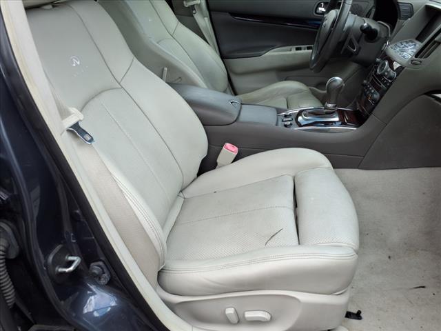 2011 INFINITI G37 Sedan x