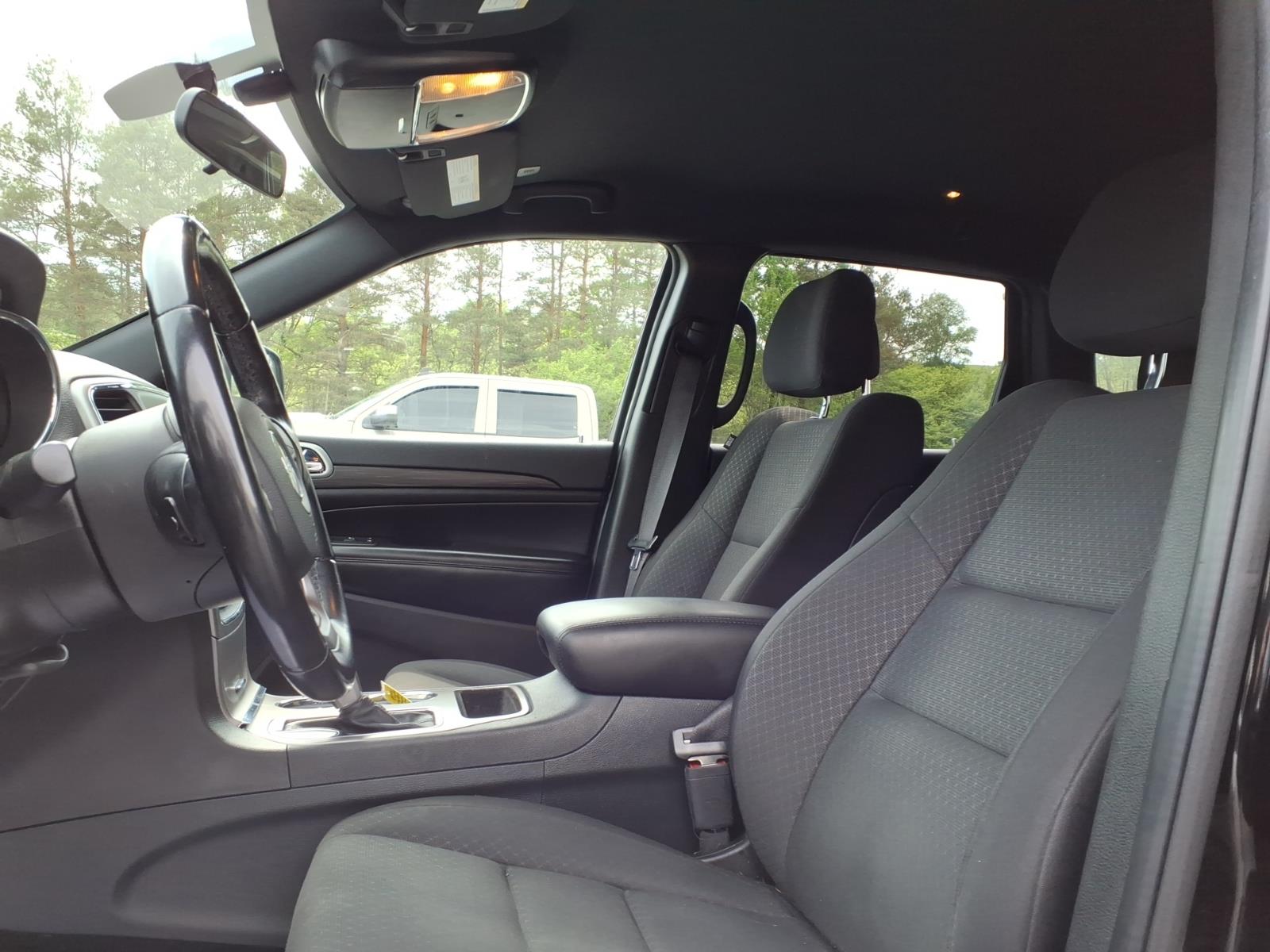 2020 Jeep Grand Cherokee Laredo E - 9