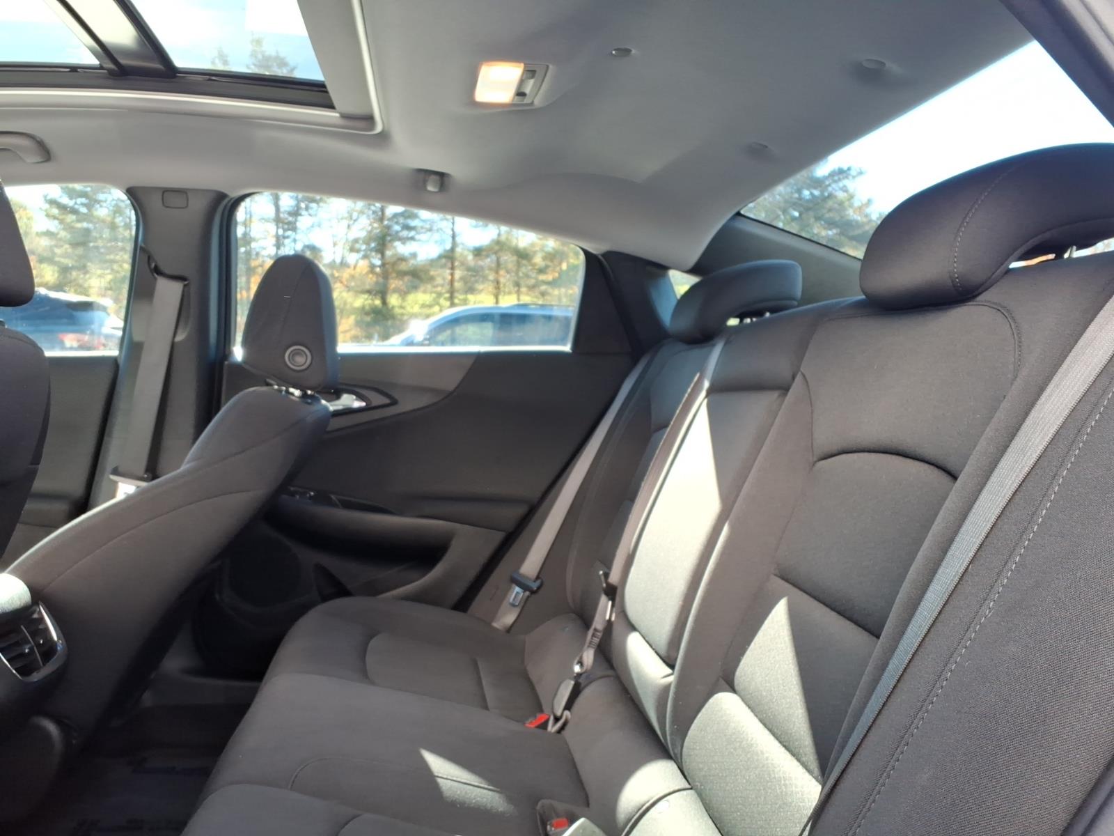 2022 Chevrolet Malibu photo 10 of 28