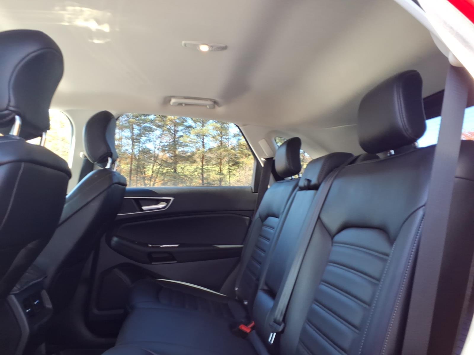 2019 Ford Edge photo 10 of 26