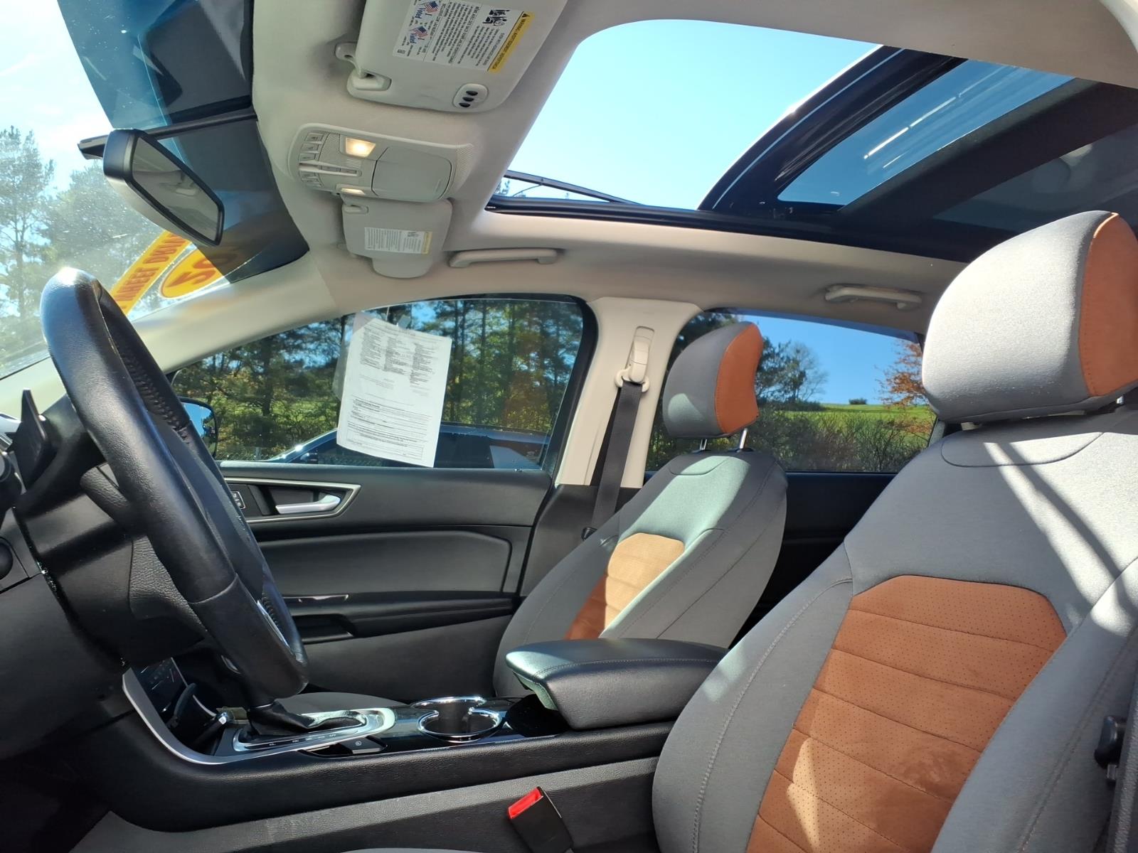 2018 Ford Edge photo 10 of 28