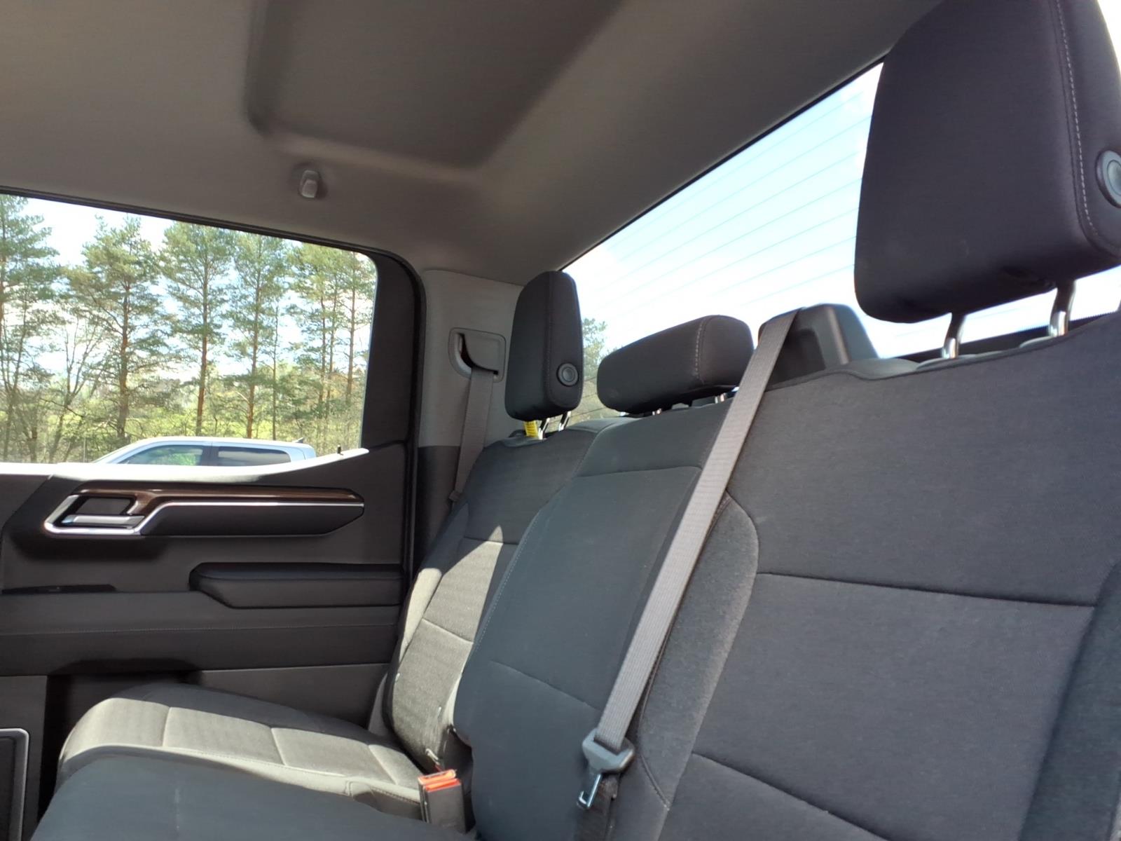 2023 Chevrolet Silverado 1500 RST - 9