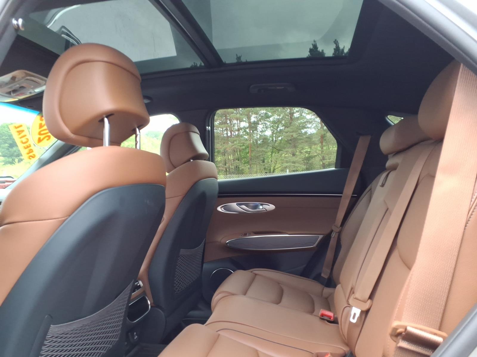 2025 Genesis GV70 2.5T Standard - 9