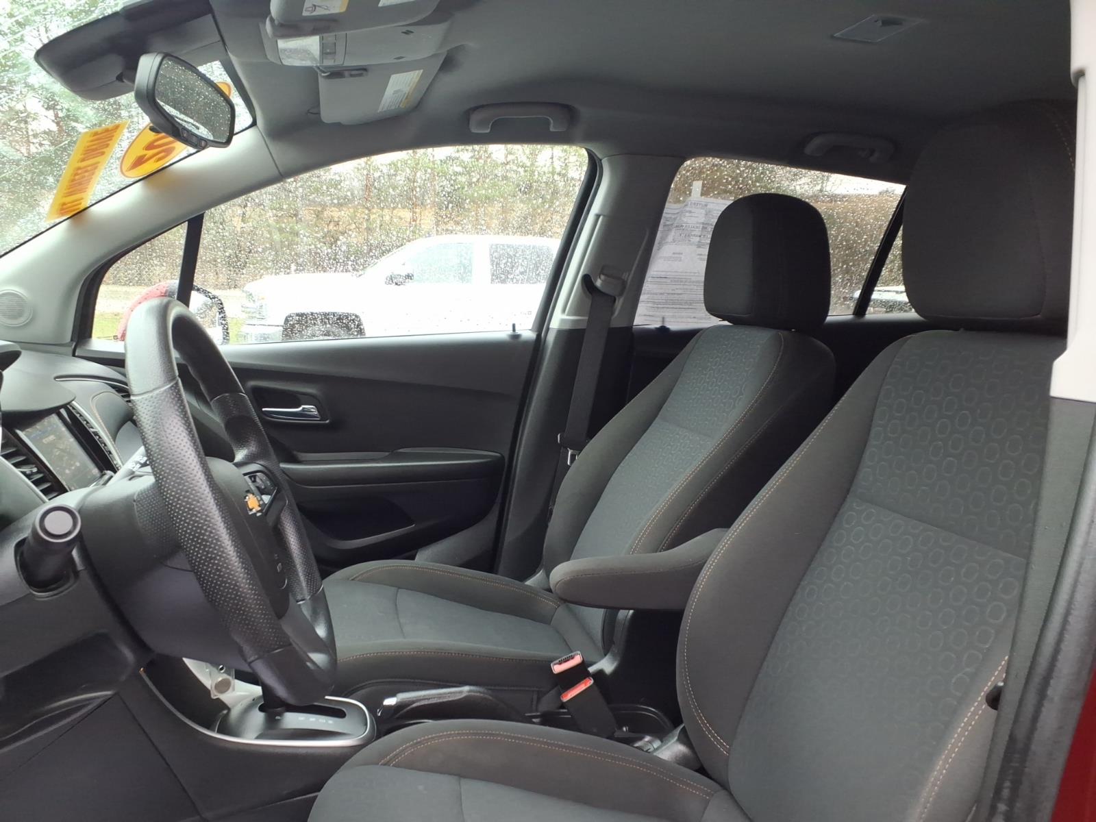 2021 Chevrolet Trax LS - 9