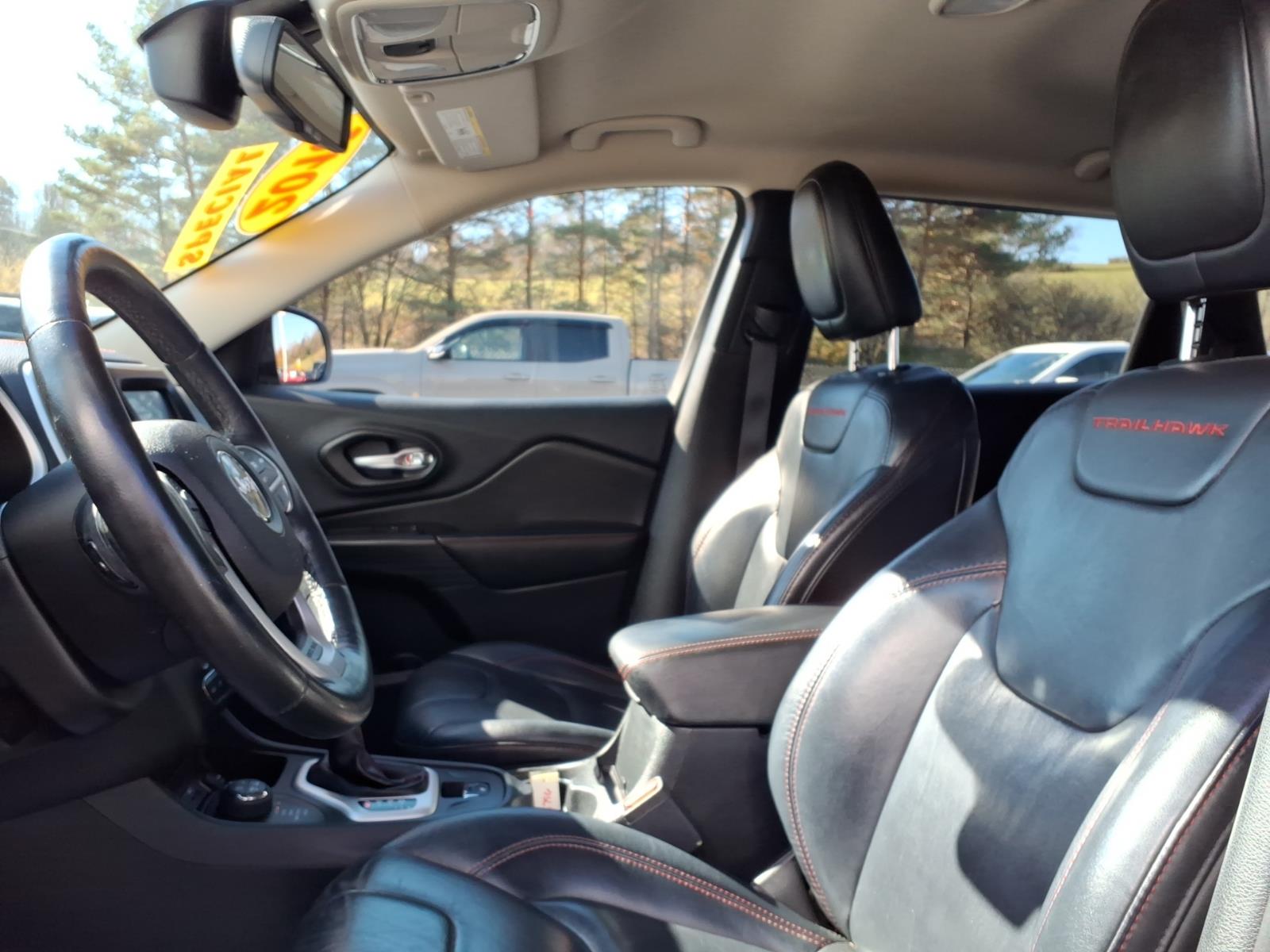 2016 Jeep Cherokee photo 11 of 29
