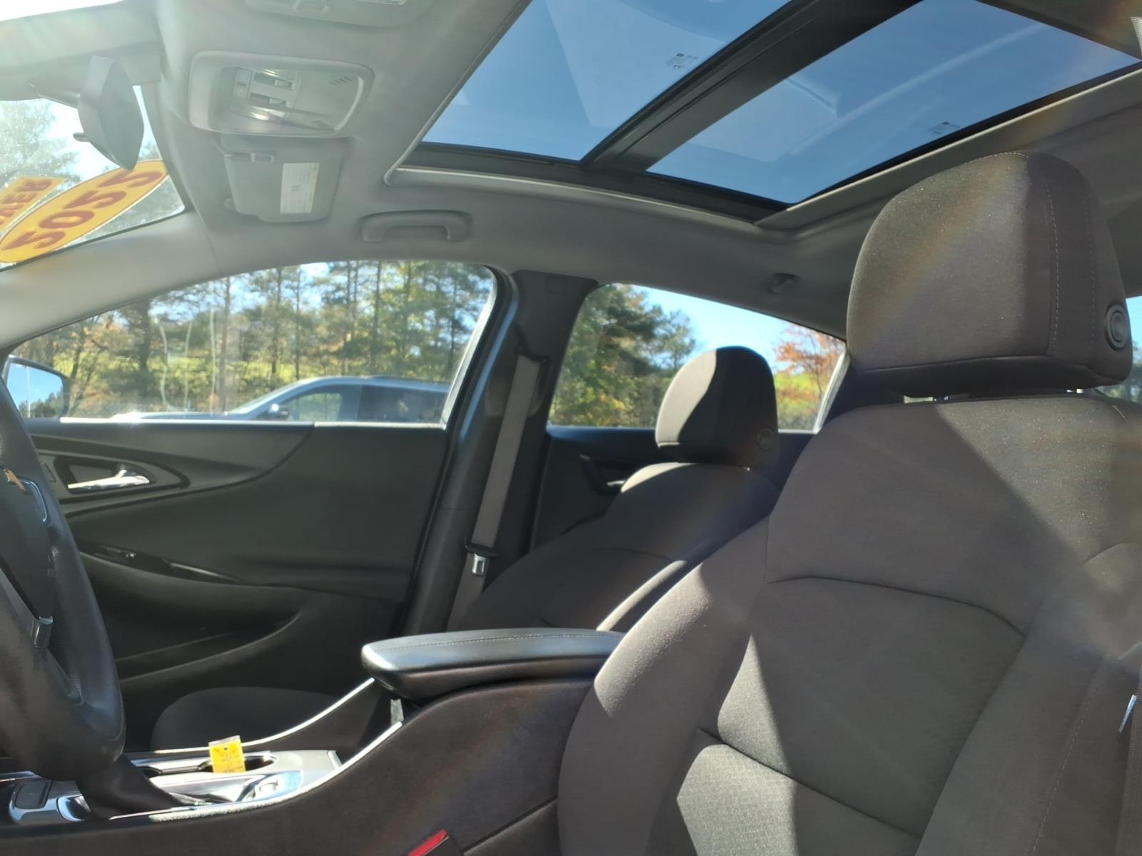 2022 Chevrolet Malibu photo 11 of 28