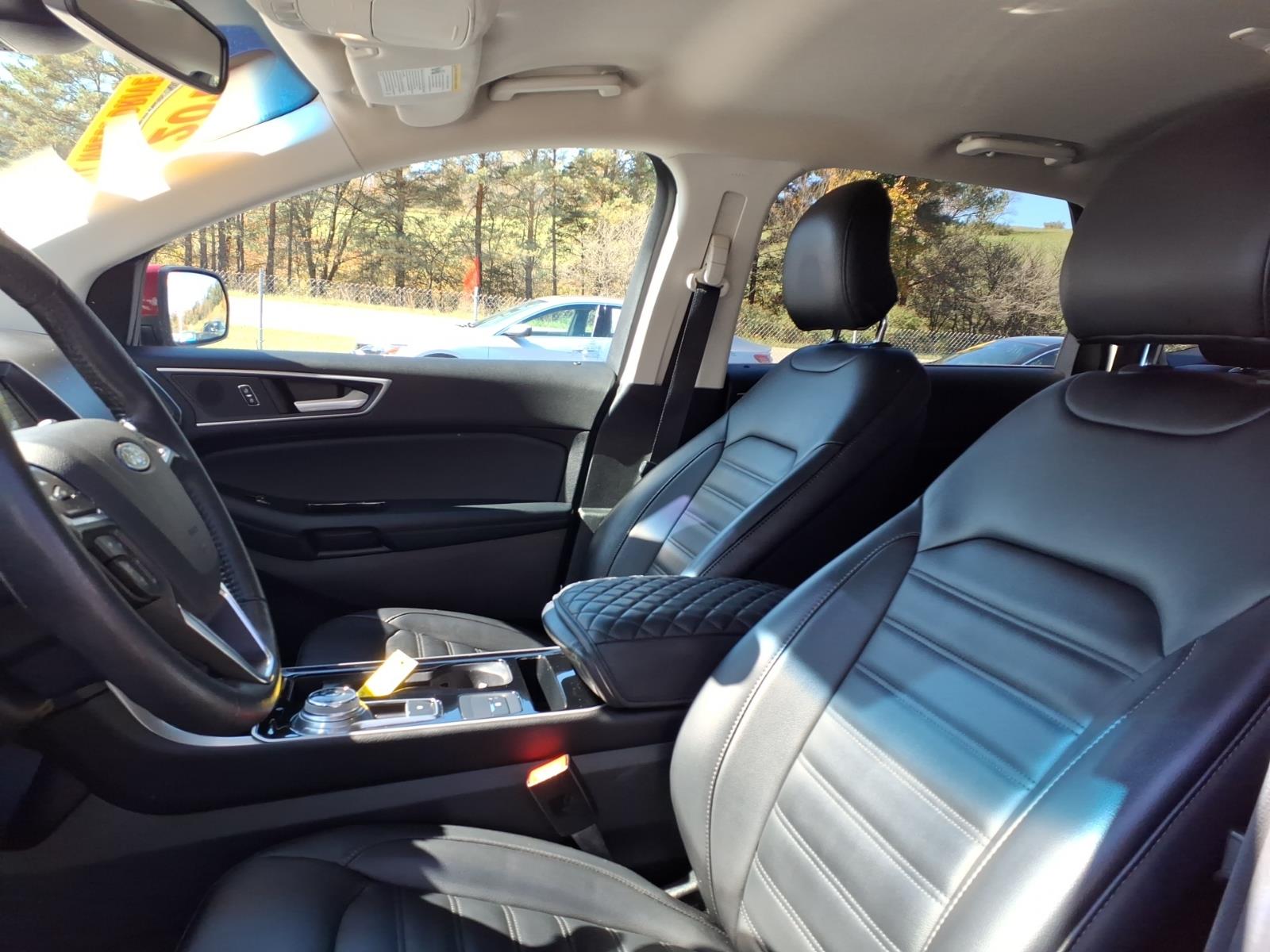 2019 Ford Edge photo 11 of 26