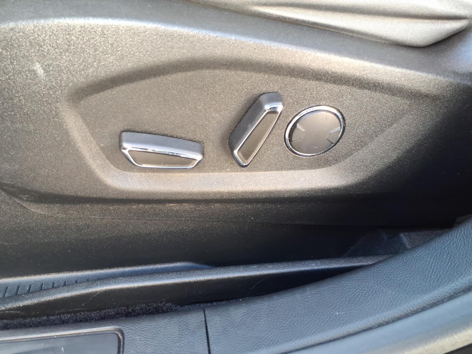 2018 Ford Edge photo 11 of 28