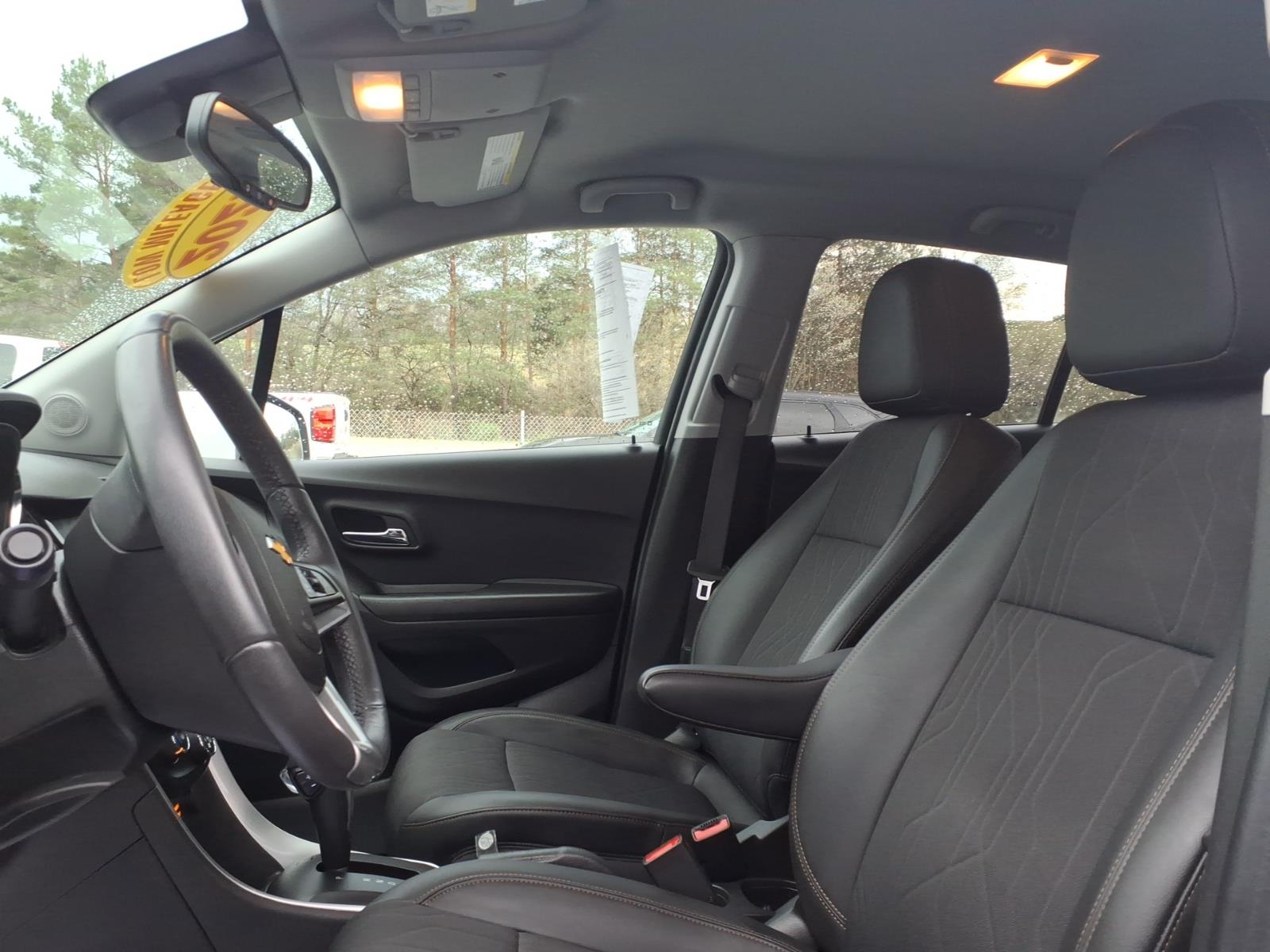 2022 Chevrolet Trax LT - 10