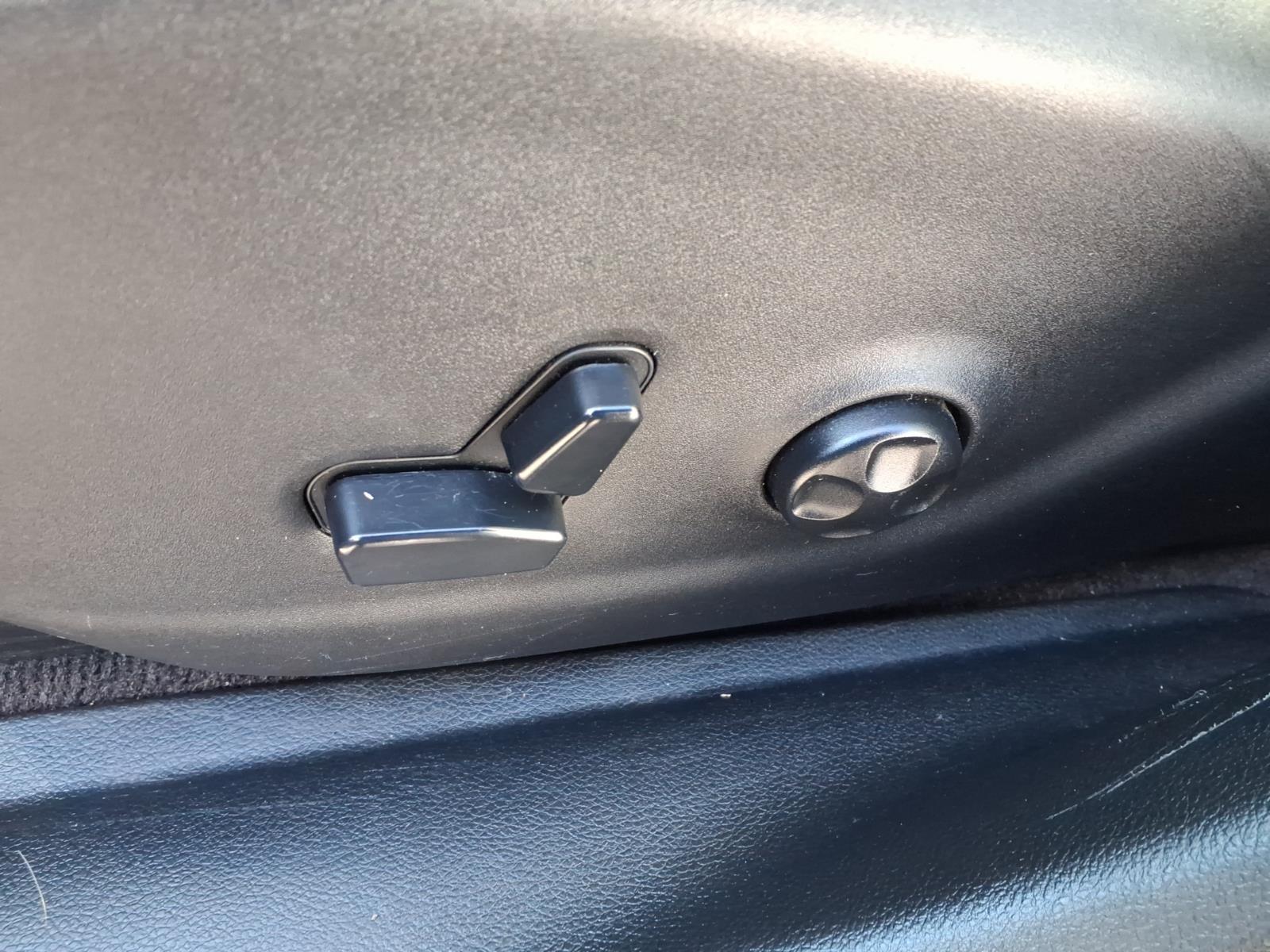 2016 Jeep Cherokee photo 12 of 29