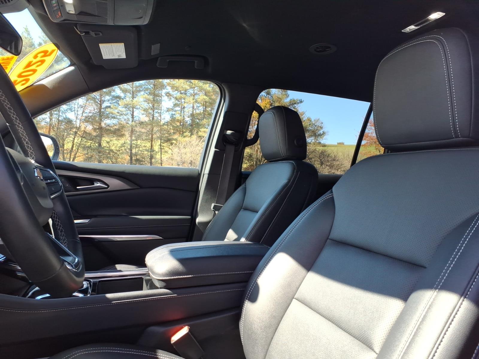 2025 Chevrolet Traverse photo 12 of 28