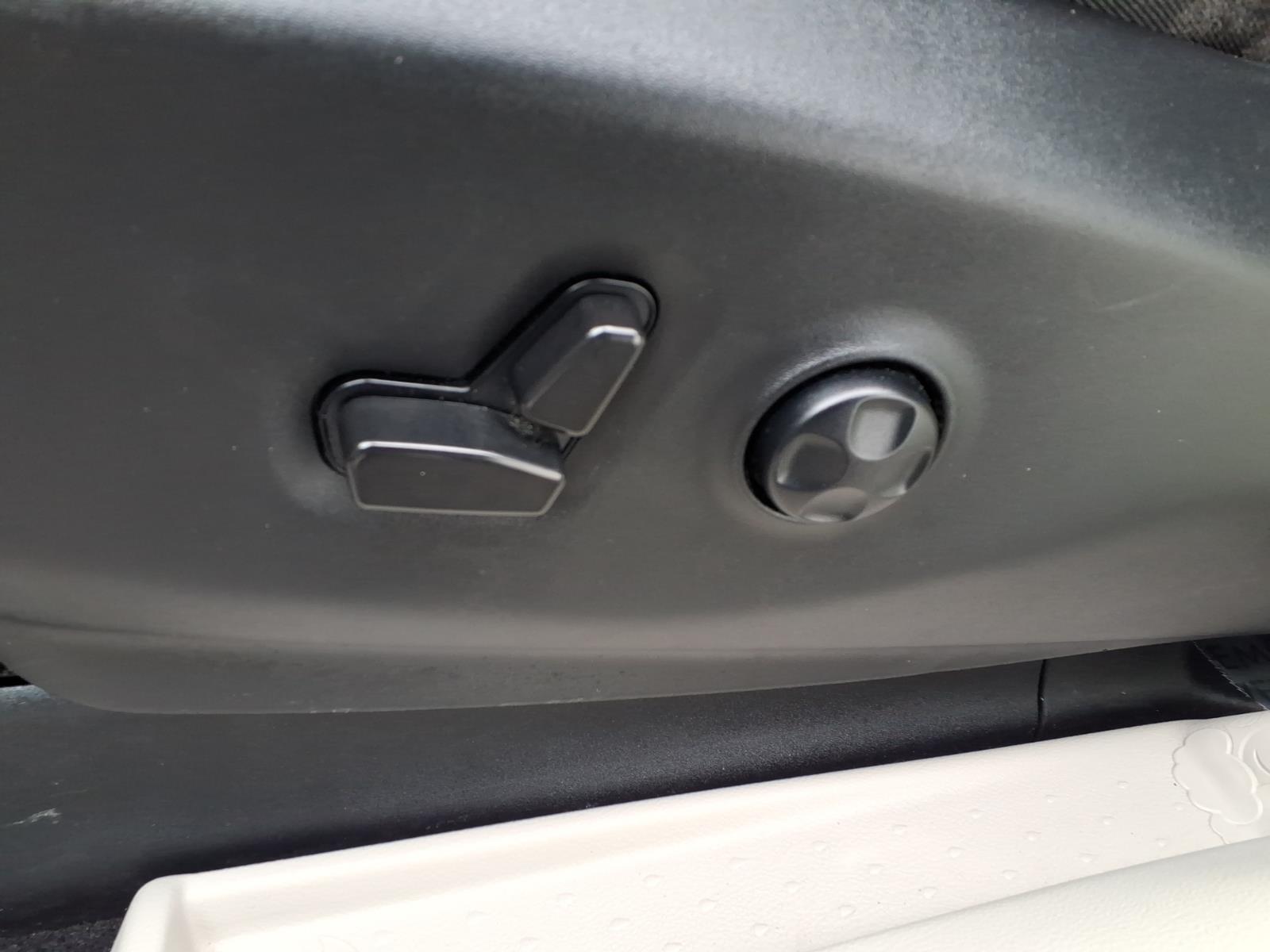 2023 Chrysler Pacifica Touring L - 11