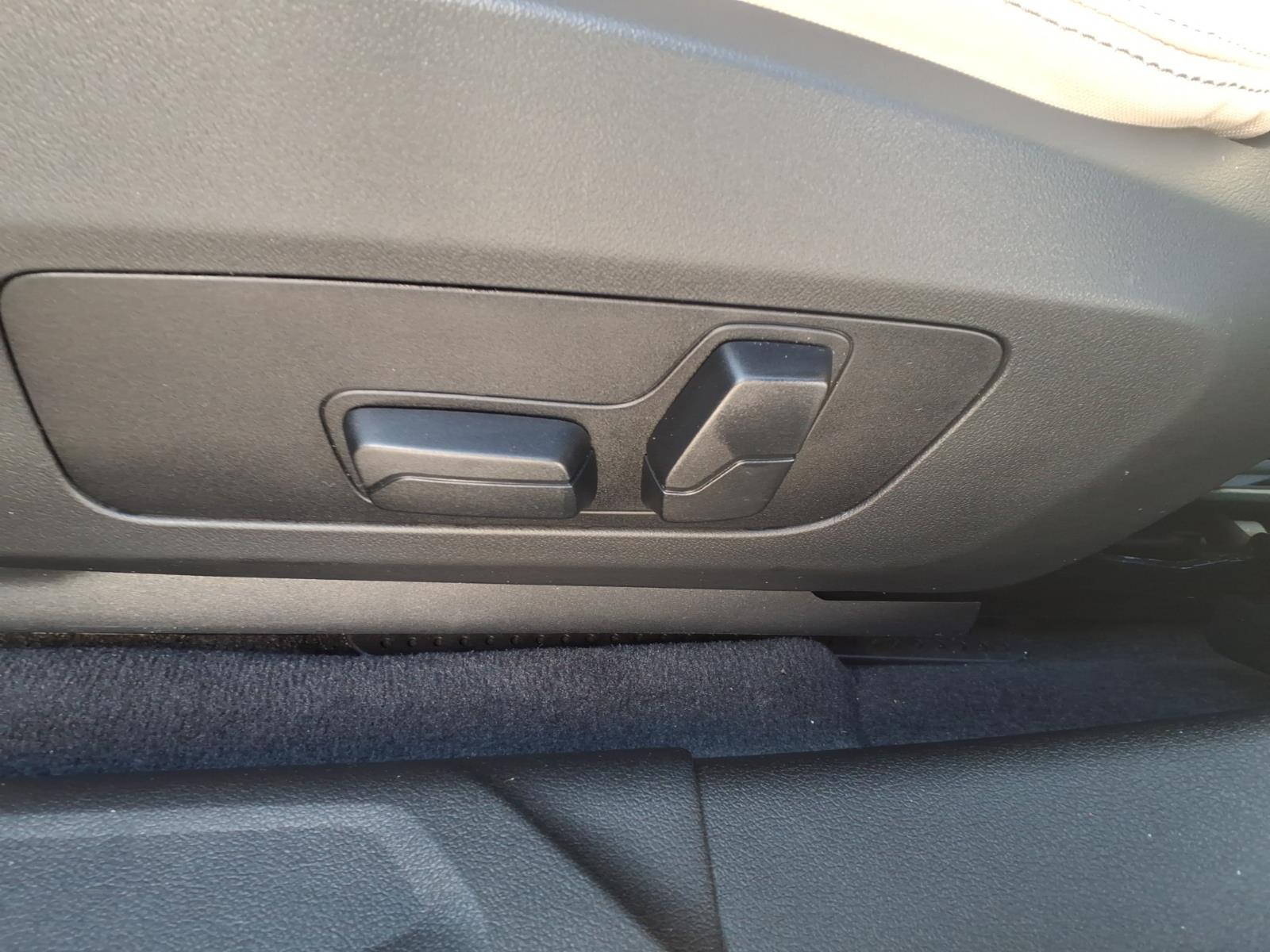 2025 BMW 2 Series photo 12 of 27