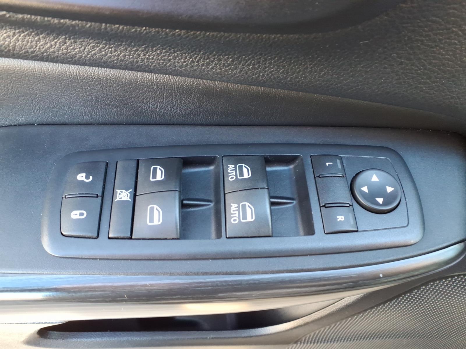 2016 Jeep Cherokee photo 14 of 29