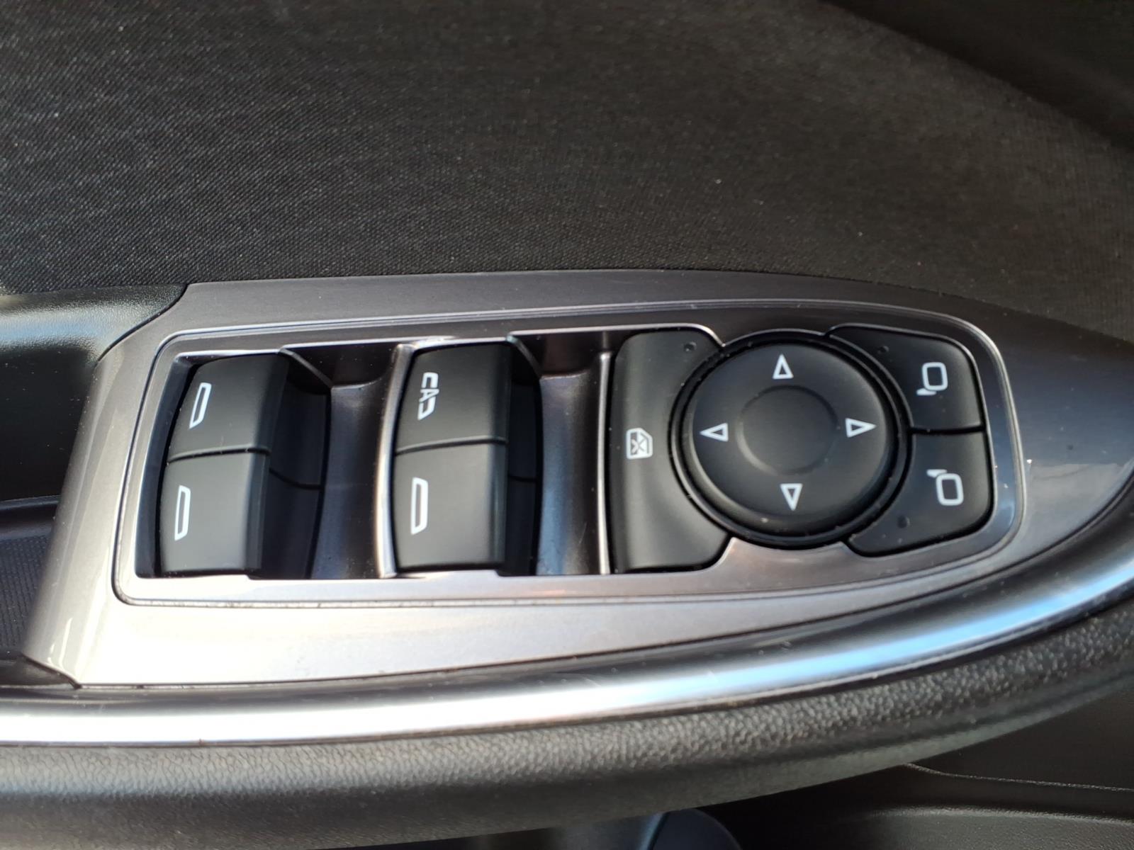 2022 Chevrolet Malibu photo 14 of 28