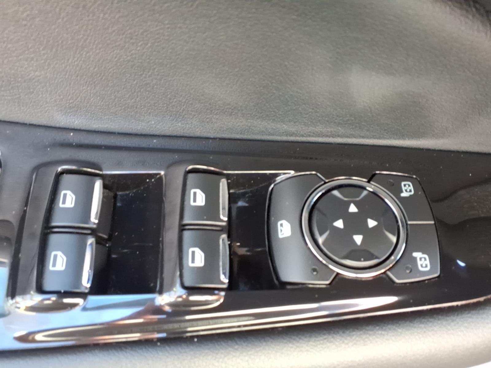 2019 Ford Edge photo 14 of 26