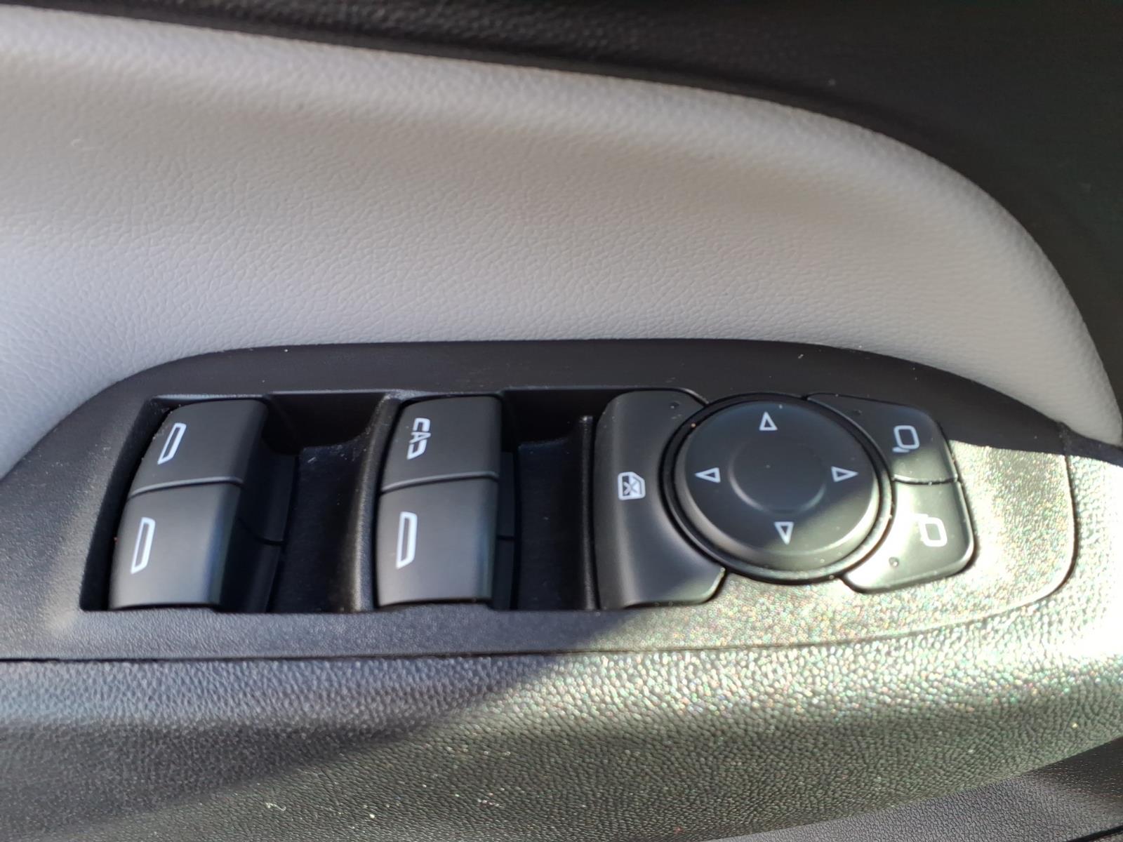 2022 Chevrolet Equinox photo 14 of 28