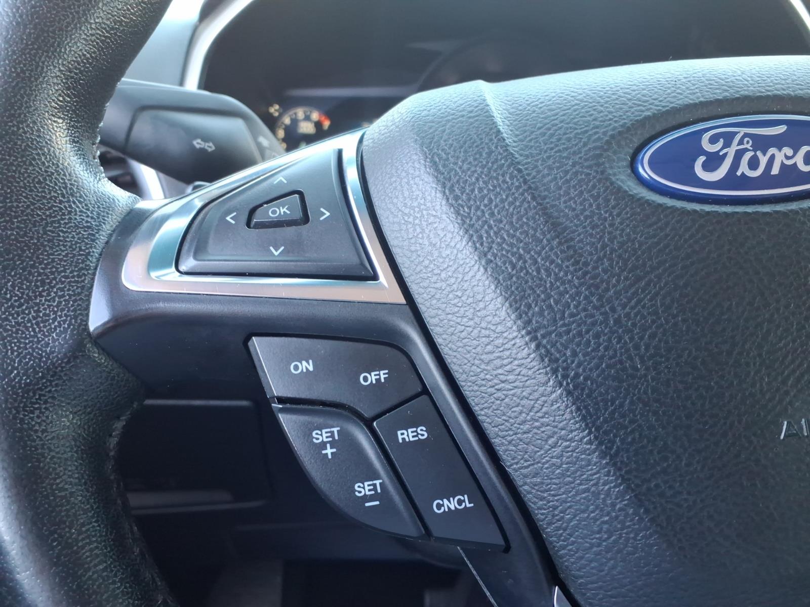 2018 Ford Edge photo 15 of 28