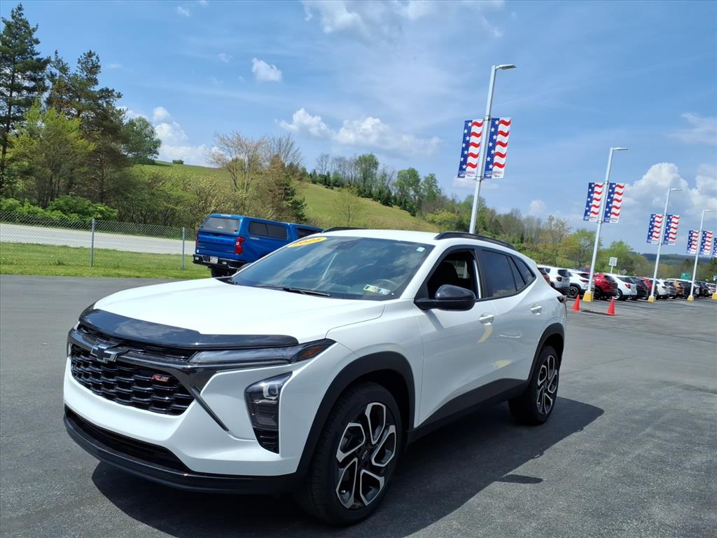 2025 Chevrolet Trax RS Summit White at Team Chevrolet Buick GMC