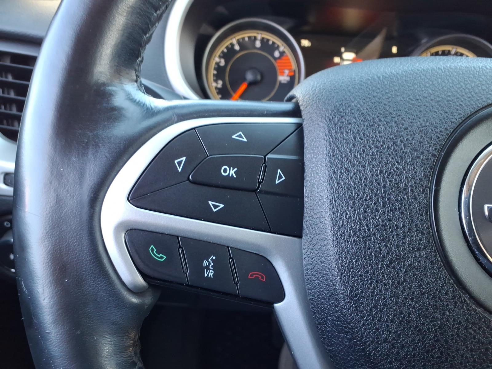 2016 Jeep Cherokee photo 16 of 29