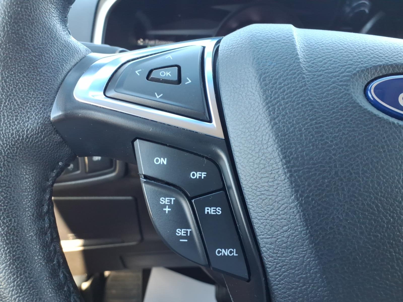 2019 Ford Edge photo 16 of 26