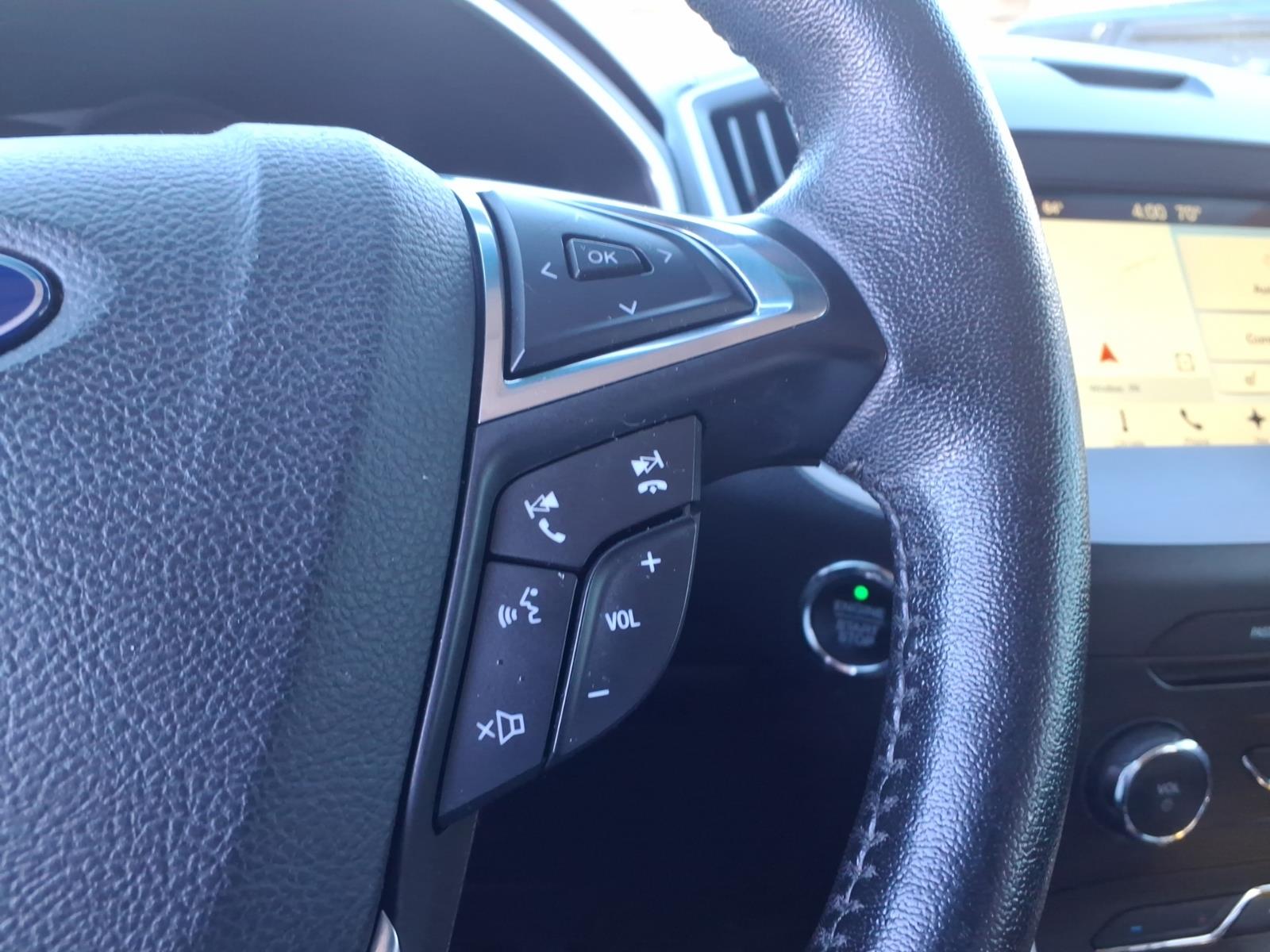 2018 Ford Edge photo 16 of 28