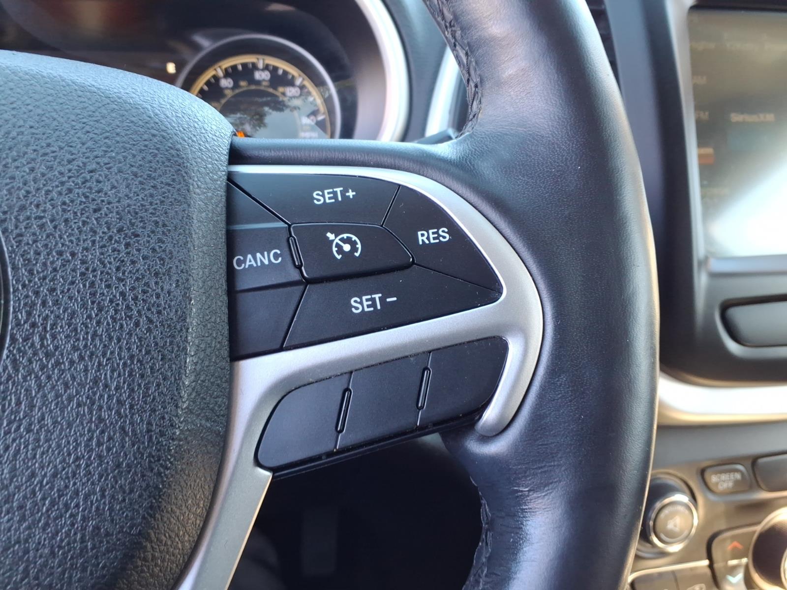2016 Jeep Cherokee photo 17 of 29