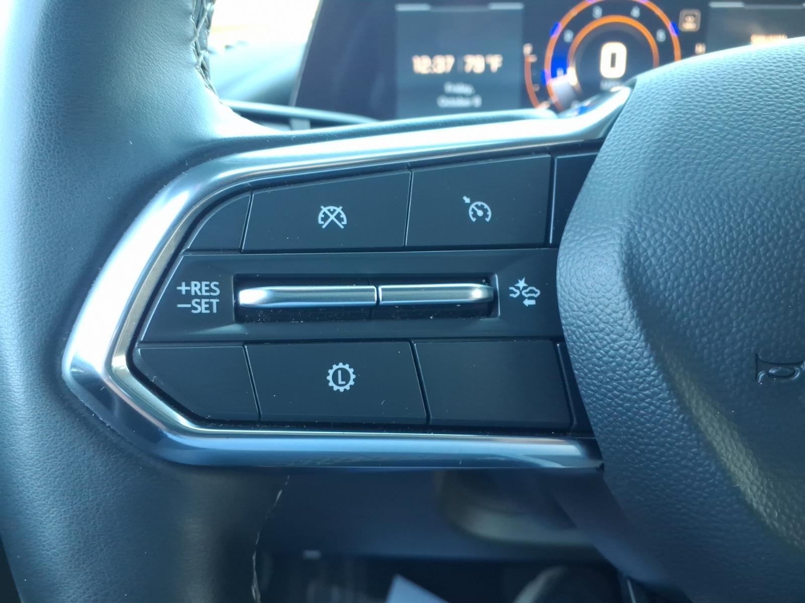 2025 Chevrolet Traverse photo 17 of 28