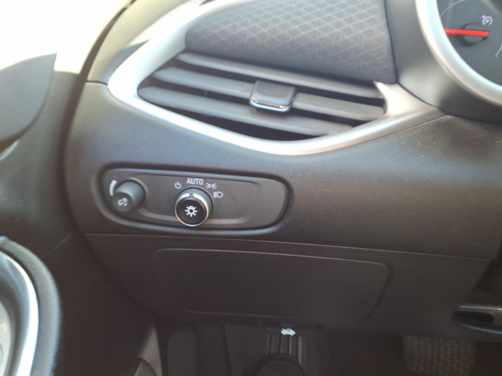 2022 Chevrolet Malibu photo 18 of 28