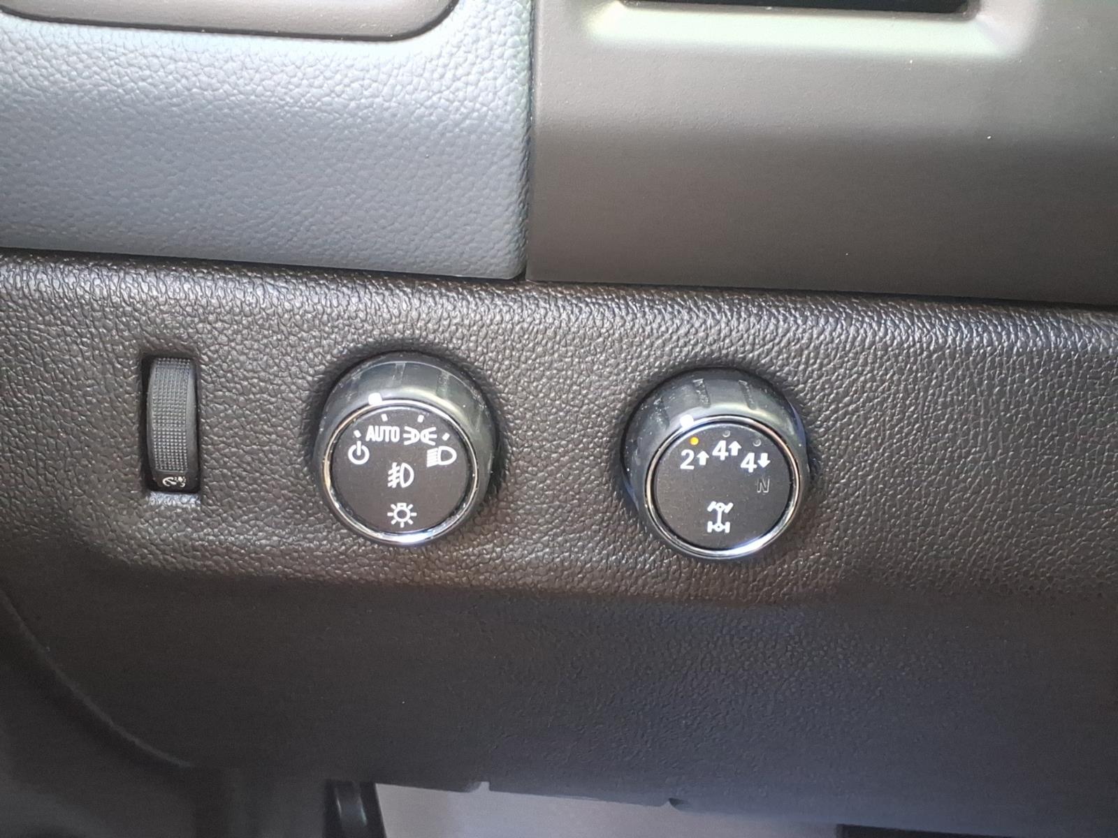 2015 Chevrolet Colorado photo 18 of 27
