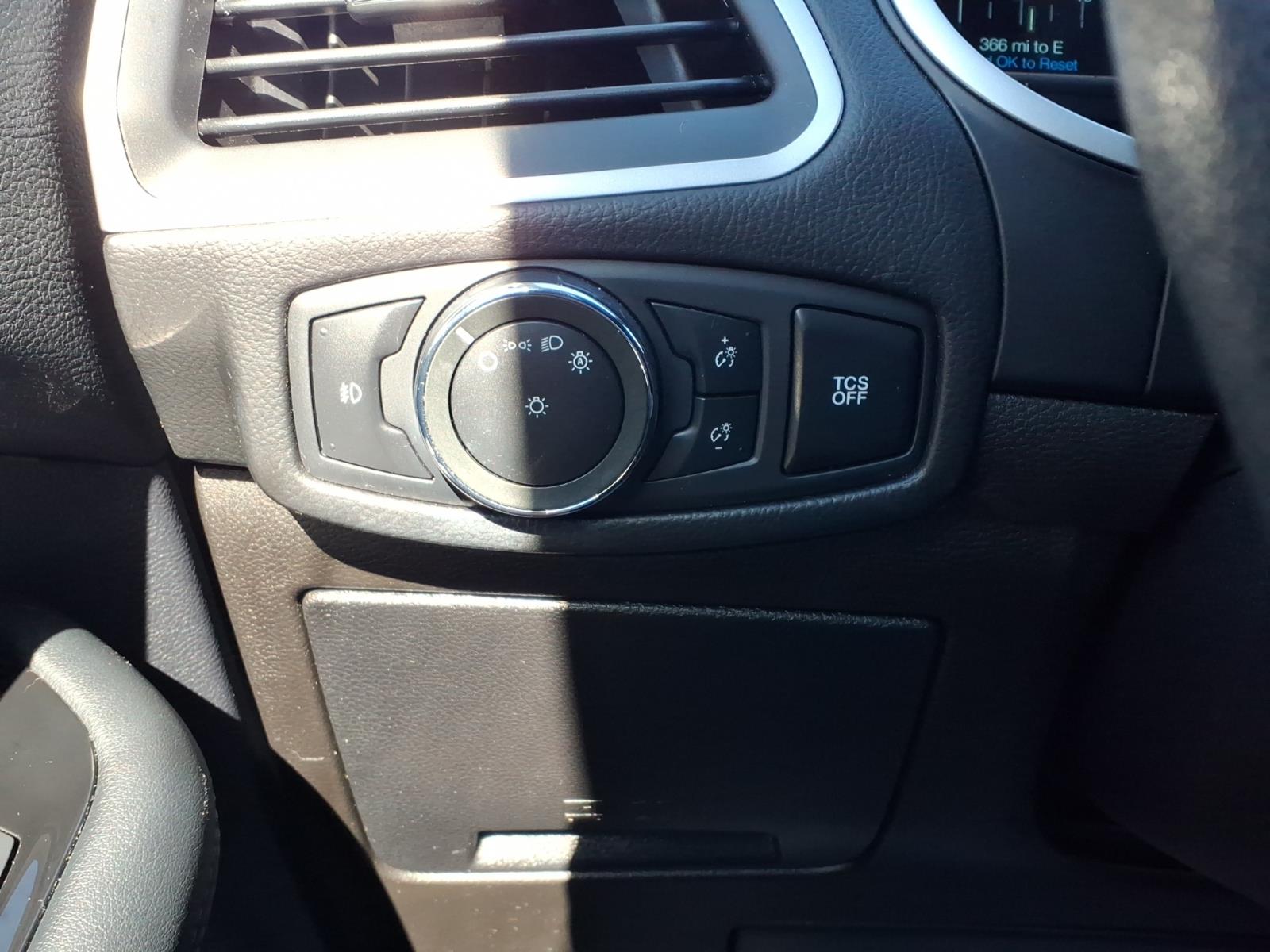 2019 Ford Edge photo 18 of 26