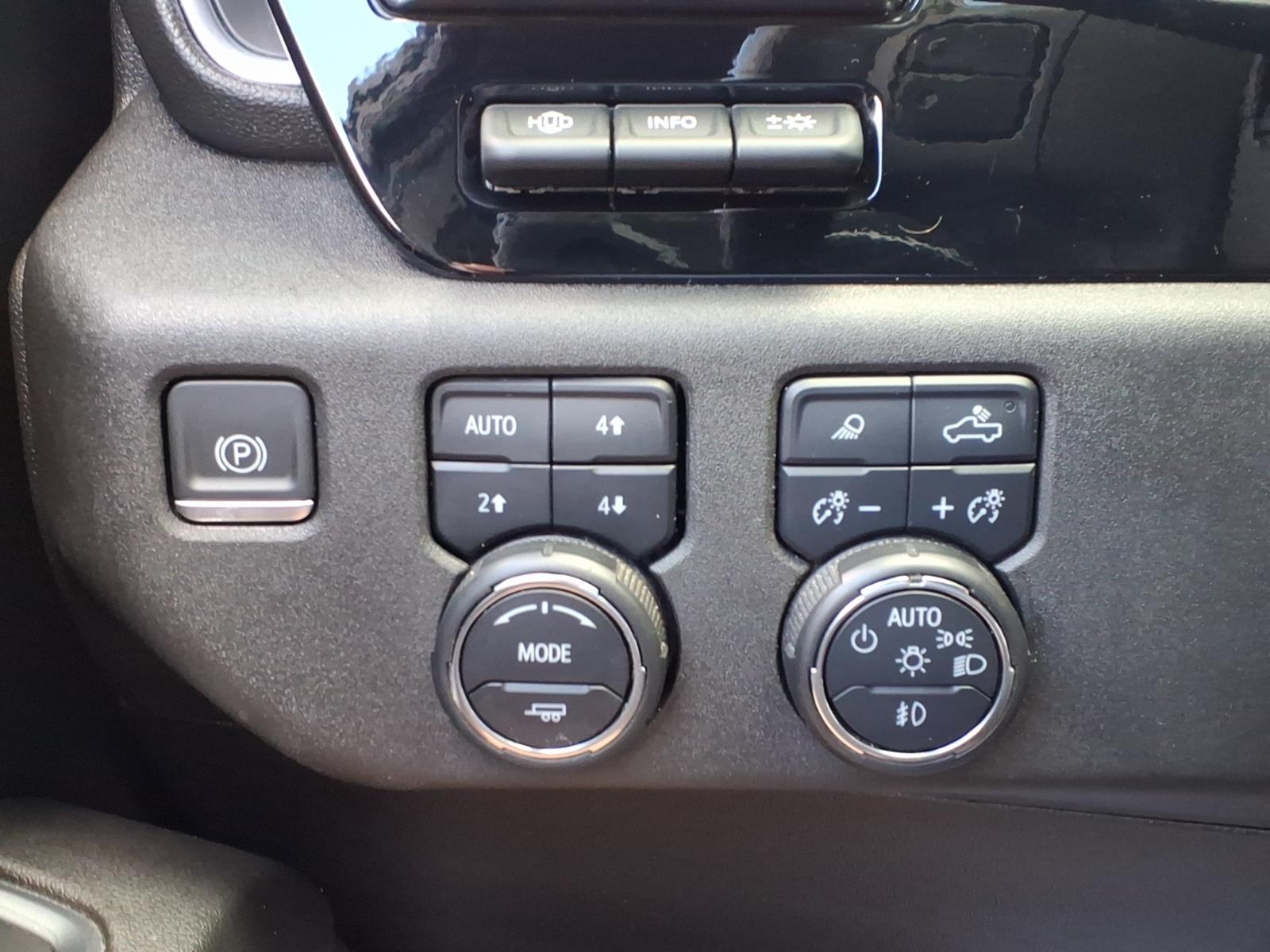 2024 Chevrolet Silverado 2500HD photo 18 of 29
