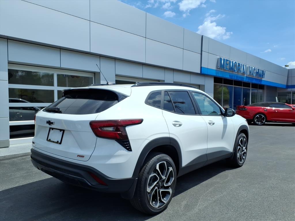 2025 Chevrolet Trax RS Summit White at Team Chevrolet Buick GMC