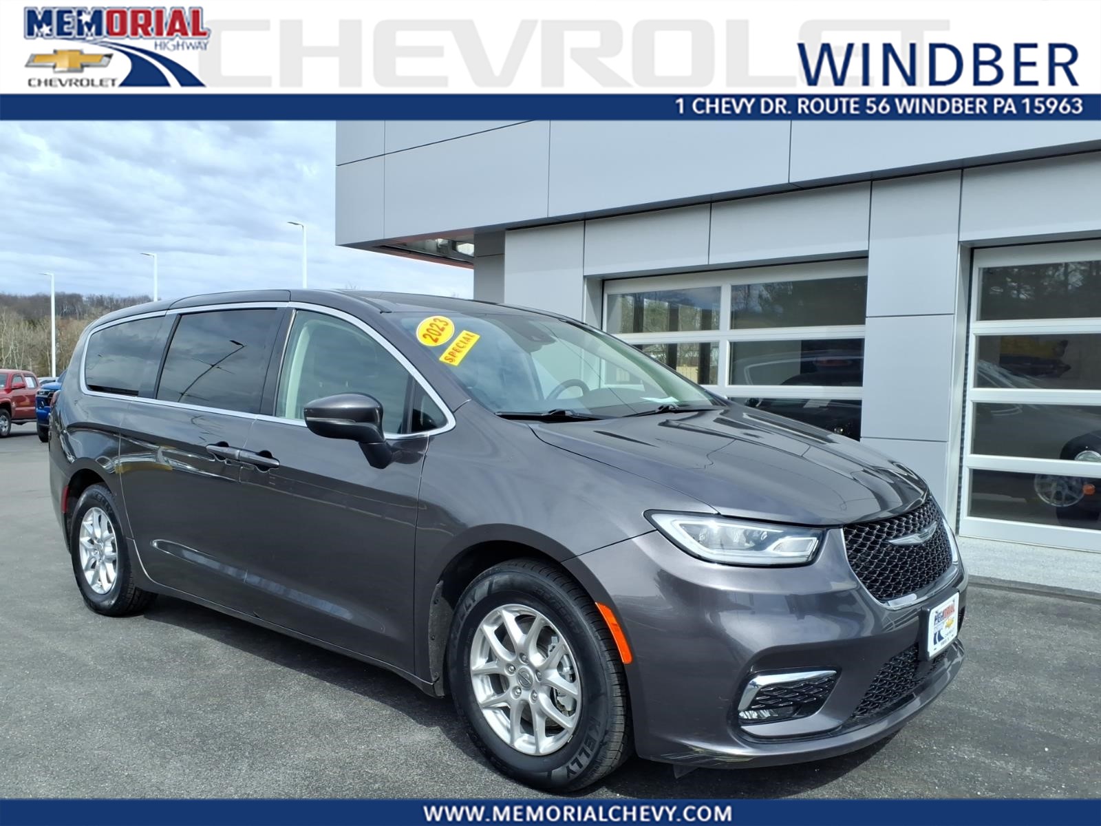 2023 Chrysler Pacifica Touring L - 0