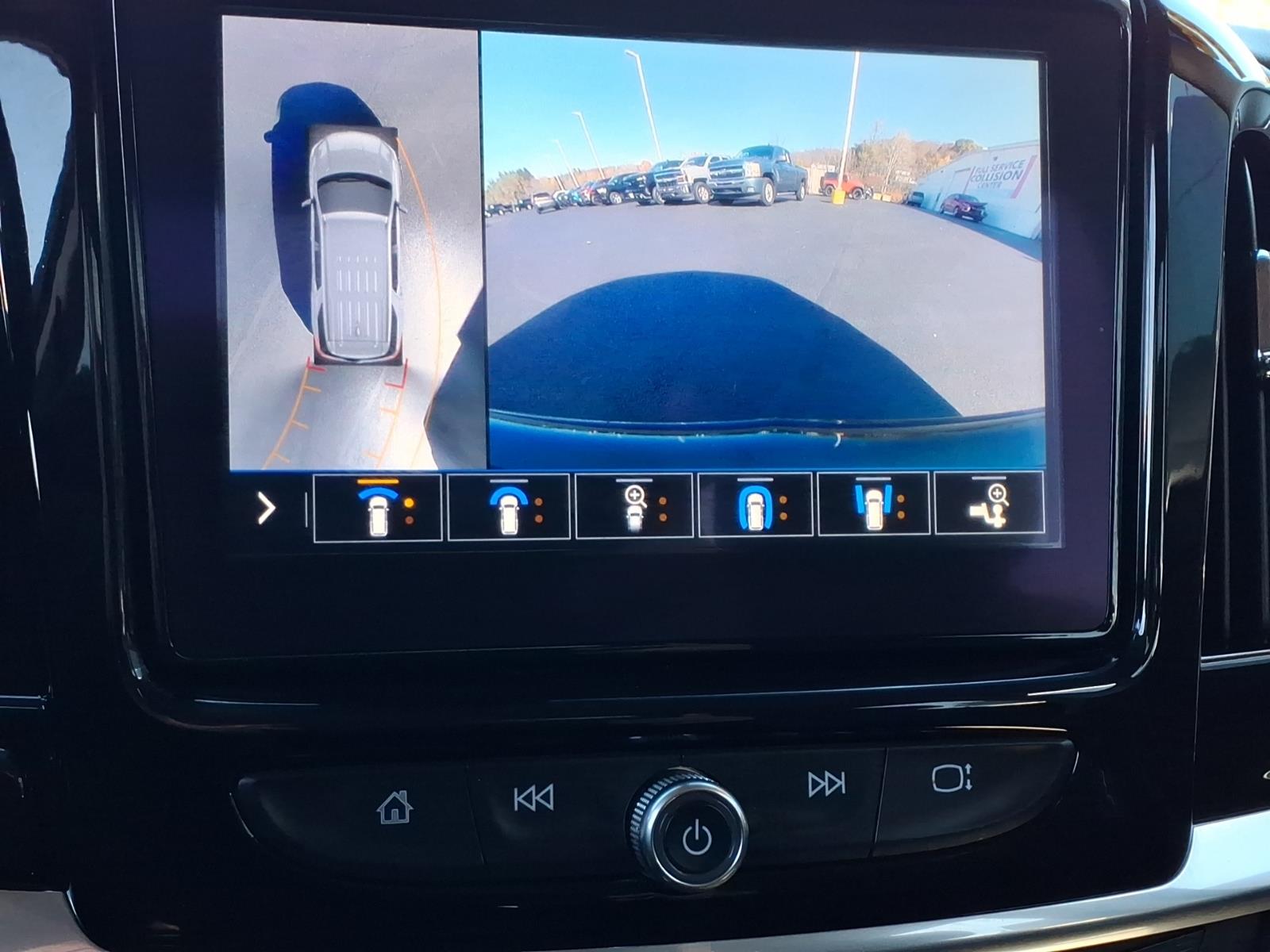 2020 Chevrolet Traverse photo 22 of 29
