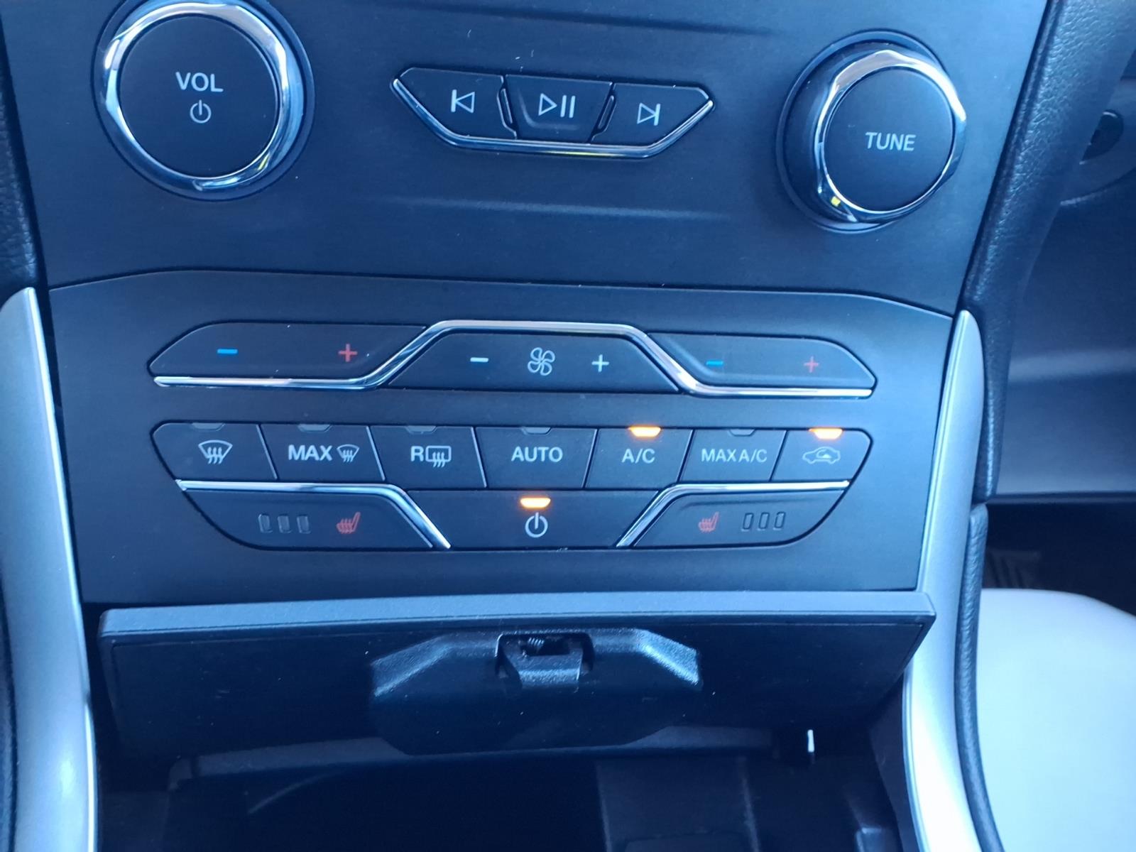 2019 Ford Edge photo 22 of 26