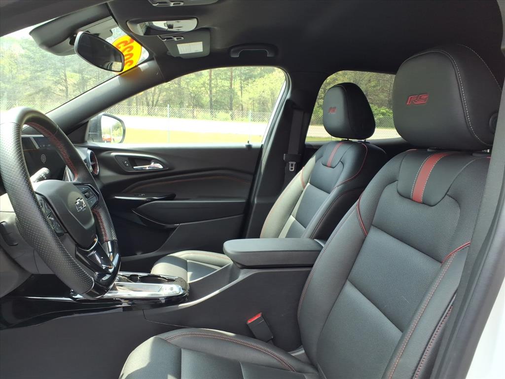 2025 Chevrolet Trax RS Summit White at Team Chevrolet Buick GMC